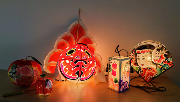 りんご／さくら和紙研究会による試作した金魚ねぷた
